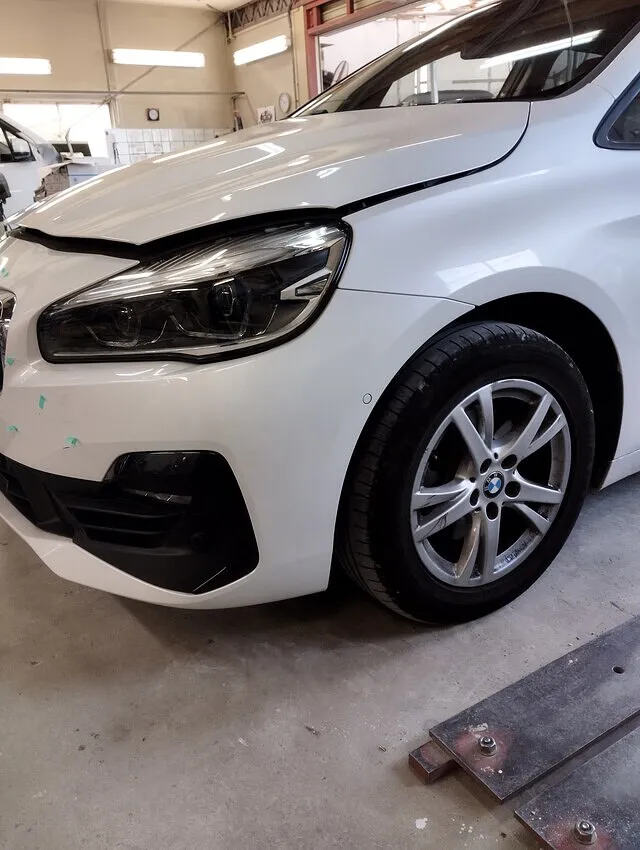 【BMW 板金塗装修理事例】Fバンパー交換 – 高品質な仕上がりで愛車をリフレッシュ！????✨